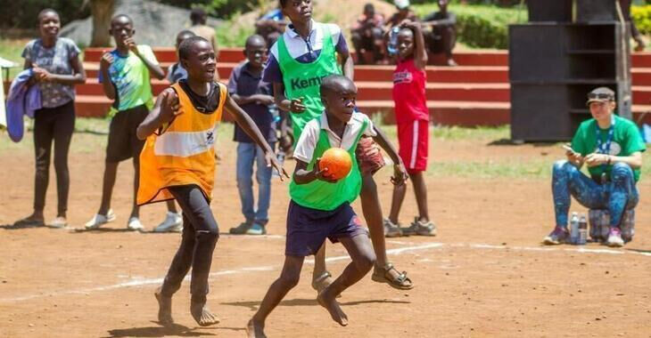 Freude, Bildung & Perspektive für die Jugend in Afrika: Play Handball 