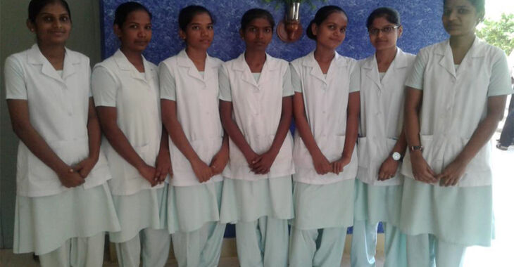 Ausbildung zur Krankenschwester in Shevgaon, Indien